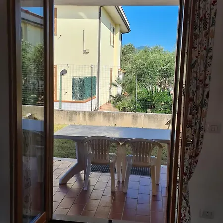 Giorni Fantastici - A 300 Mt Dal Mare E Dal Centro In Viale Privato Con Giardino E Parcheggio 빌라 *