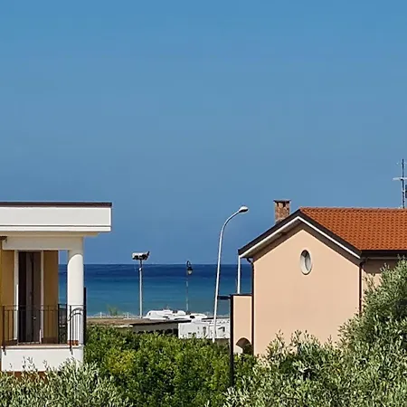 Giorni Fantastici - A 300 Mt Dal Mare E Dal Centro In Viale Privato Con Giardino E Parcheggio *